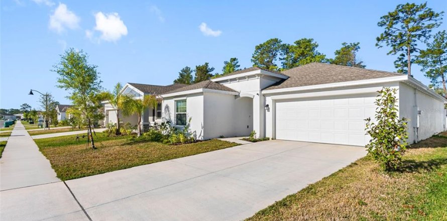 House in Osteen, Florida 4 bedrooms, 184.41 sq.m. № 1733326