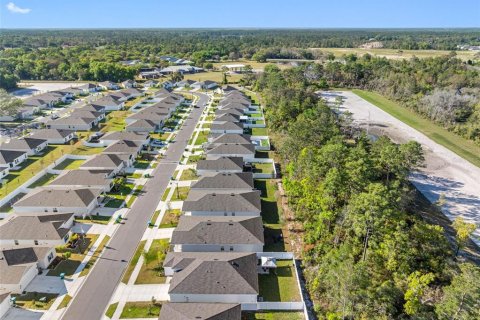 House in Osteen, Florida 4 bedrooms, 184.41 sq.m. № 1733326 - photo 8