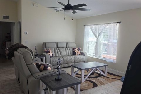 Villa ou maison à vendre à Palm Bay, Floride: 3 chambres, 128.76 m2 № 2108142 - photo 2