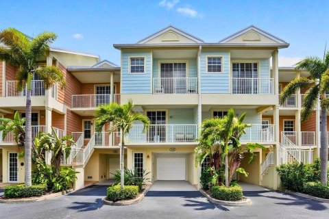 Townhouse in Ruskin, Florida 2 bedrooms, 116.87 sq.m. № 2258514