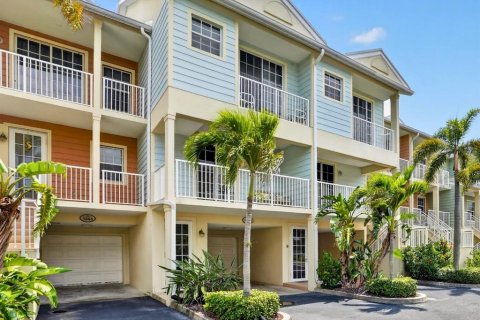 Townhouse in Ruskin, Florida 2 bedrooms, 116.87 sq.m. № 2258514 - photo 2
