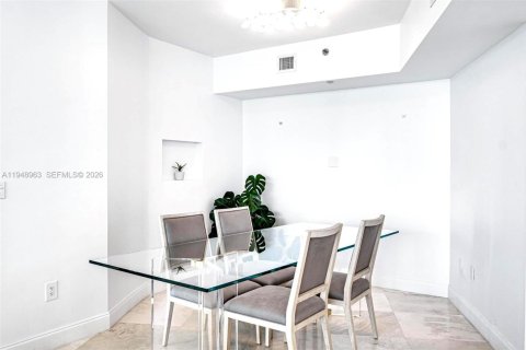 Condo in Miami Beach, Florida, 2 bedrooms  № 2052810 - photo 21