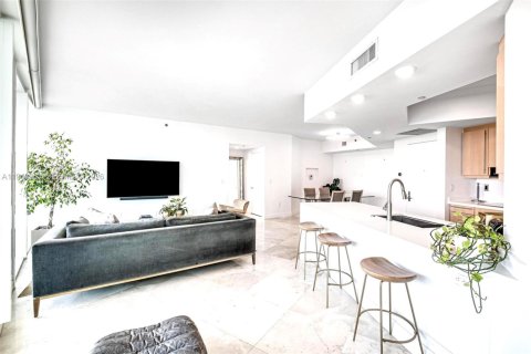 Condo in Miami Beach, Florida, 2 bedrooms  № 2052810 - photo 20