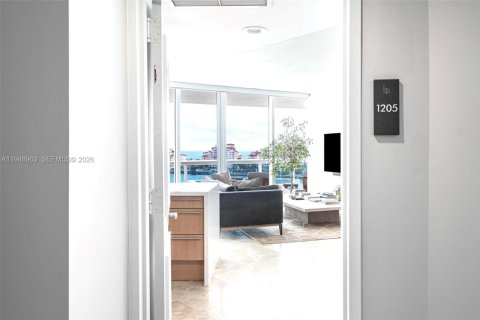 Condo in Miami Beach, Florida, 2 bedrooms  № 2052810 - photo 2
