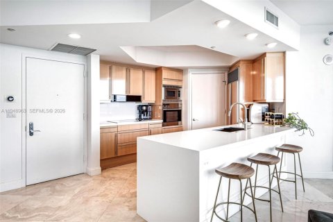 Condo in Miami Beach, Florida, 2 bedrooms  № 2052810 - photo 4