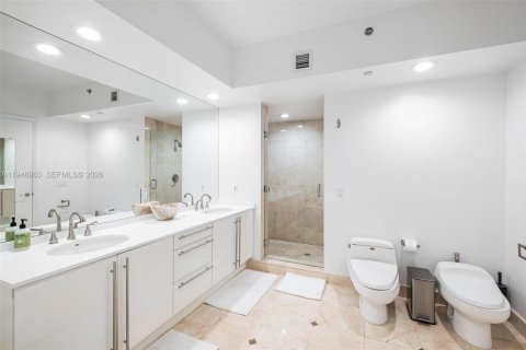 Condo in Miami Beach, Florida, 2 bedrooms  № 2052810 - photo 11
