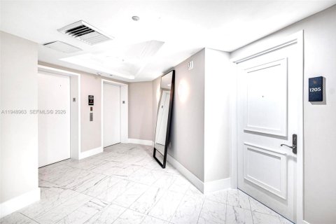 Condo in Miami Beach, Florida, 2 bedrooms  № 2052810 - photo 23
