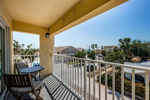 Condo in Saint Pete Beach, Florida, 2 bedrooms  № 1628244 - photo 4