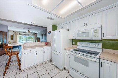 Condo in Saint Pete Beach, Florida, 2 bedrooms  № 1628244 - photo 13