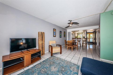 Condo in Saint Pete Beach, Florida, 2 bedrooms  № 1628244 - photo 16