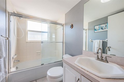 Condo in Saint Pete Beach, Florida, 2 bedrooms  № 1628244 - photo 30
