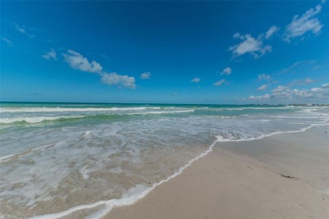 Condo in Saint Pete Beach, Florida, 2 bedrooms  № 1628244 - photo 5