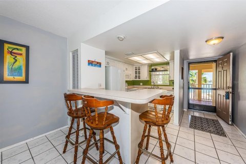 Condo in Saint Pete Beach, Florida, 2 bedrooms  № 1628244 - photo 9
