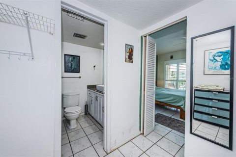 Condo in Saint Pete Beach, Florida, 2 bedrooms  № 1628244 - photo 25