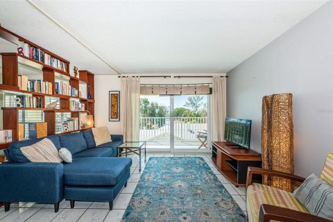Condo in Saint Pete Beach, Florida, 2 bedrooms  № 1628244 - photo 19