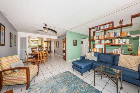 Condo in Saint Pete Beach, Florida, 2 bedrooms  № 1628244 - photo 20