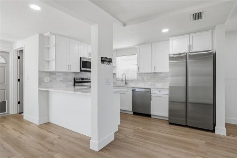House in Saint Petersburg, Florida 2 bedrooms, 95.88 sq.m. № 2106364 - photo 16