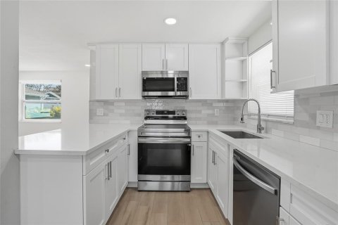 House in Saint Petersburg, Florida 2 bedrooms, 95.88 sq.m. № 2106364 - photo 18