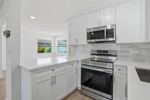 House in Saint Petersburg, Florida 2 bedrooms, 95.88 sq.m. № 2106364 - photo 19