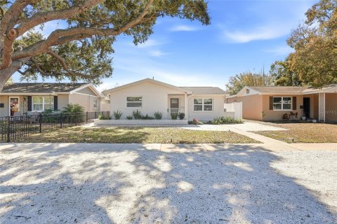 House in Saint Petersburg, Florida 2 bedrooms, 95.88 sq.m. № 2106364 - photo 3