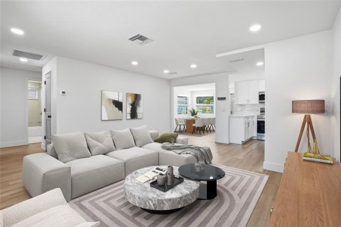 House in Saint Petersburg, Florida 2 bedrooms, 95.88 sq.m. № 2106364 - photo 8
