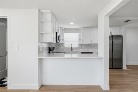 House in Saint Petersburg, Florida 2 bedrooms, 95.88 sq.m. № 2106364 - photo 15
