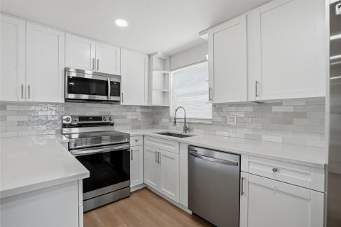 House in Saint Petersburg, Florida 2 bedrooms, 95.88 sq.m. № 2106364 - photo 17