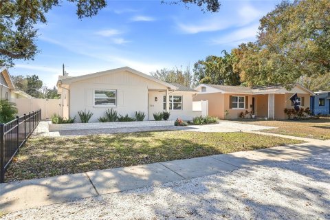 House in Saint Petersburg, Florida 2 bedrooms, 95.88 sq.m. № 2106364 - photo 2