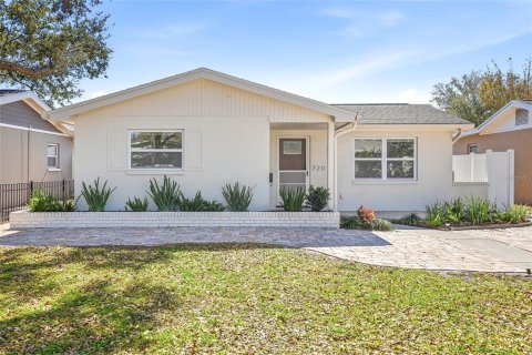 House in Saint Petersburg, Florida 2 bedrooms, 95.88 sq.m. № 2106364