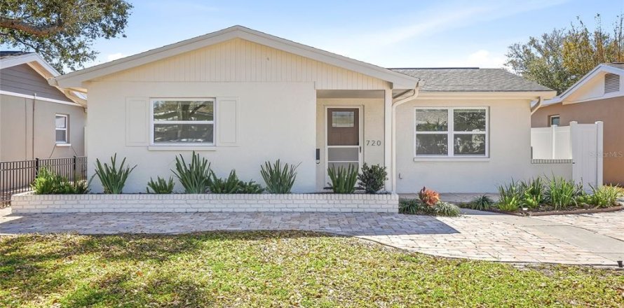 House in Saint Petersburg, Florida 2 bedrooms, 95.88 sq.m. № 2106364
