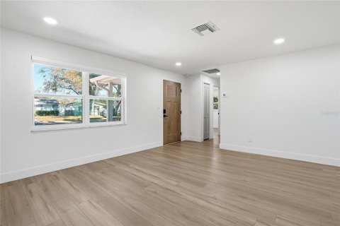 House in Saint Petersburg, Florida 2 bedrooms, 95.88 sq.m. № 2106364 - photo 9