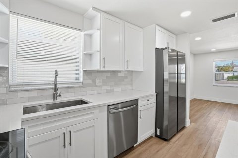 House in Saint Petersburg, Florida 2 bedrooms, 95.88 sq.m. № 2106364 - photo 21
