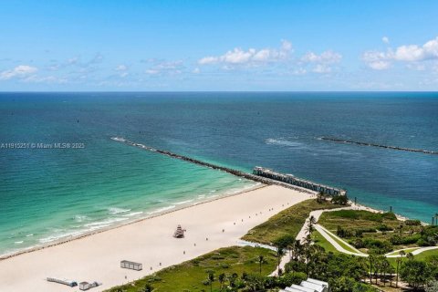 Condo in Miami Beach, Florida, 3 bedrooms  № 2035564 - photo 19