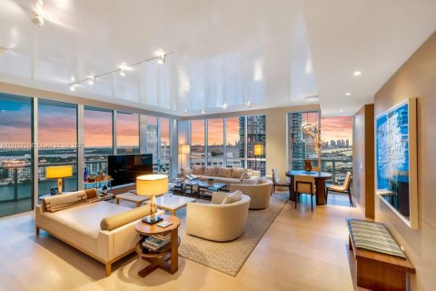 Condo in Miami Beach, Florida, 3 bedrooms № 2035564