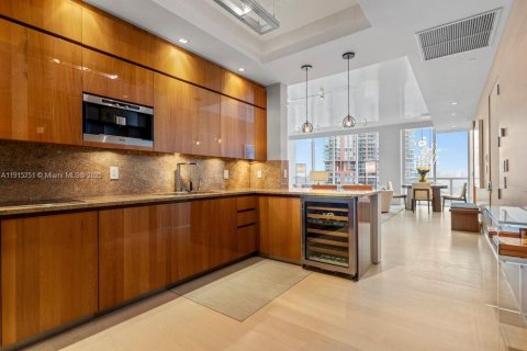 Condo in Miami Beach, Florida, 3 bedrooms  № 2035564 - photo 5