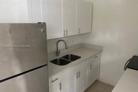 Apartment in Fort Lauderdale, Florida 2 bedrooms, 74.32 sq.m. № 1880155 - photo 2