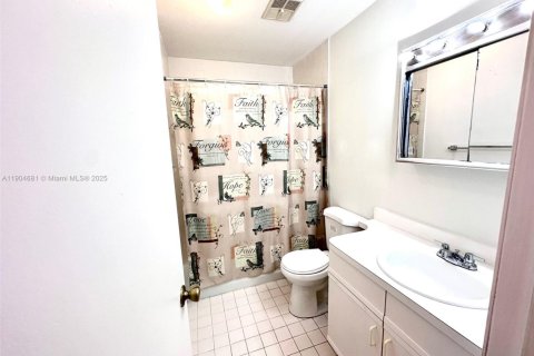 Снять в аренду кондоминиум в Майами, Флорида 2 спальни, 104.98м2, № 1955144 - фото 9