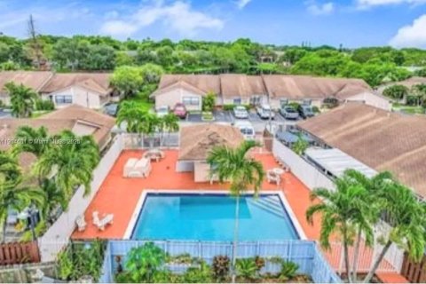 Снять в аренду кондоминиум в Майами, Флорида 2 спальни, 104.98м2, № 1955144 - фото 12