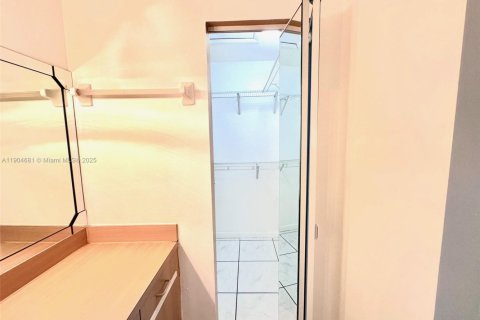 Снять в аренду кондоминиум в Майами, Флорида 2 спальни, 104.98м2, № 1955144 - фото 8