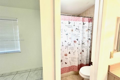 Снять в аренду кондоминиум в Майами, Флорида 2 спальни, 104.98м2, № 1955144 - фото 7