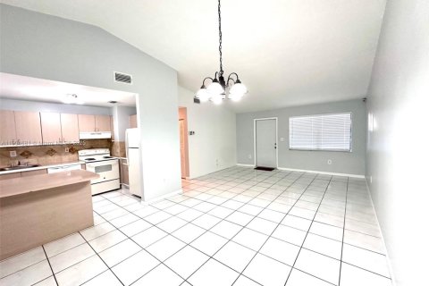 Снять в аренду кондоминиум в Майами, Флорида 2 спальни, 104.98м2, № 1955144 - фото 3