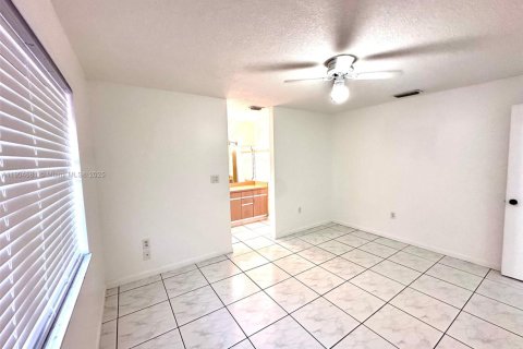 Снять в аренду кондоминиум в Майами, Флорида 2 спальни, 104.98м2, № 1955144 - фото 6