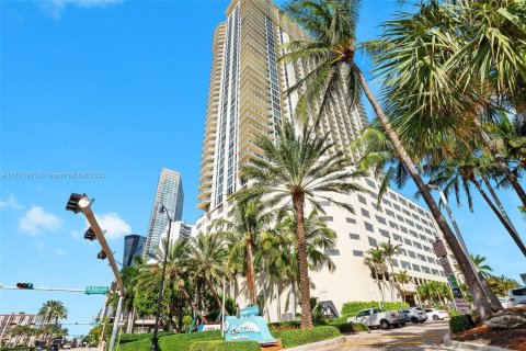 Condo in Sunny Isles Beach, Florida, 2 bedrooms  № 1868173 - photo 20