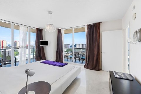 Condo in Sunny Isles Beach, Florida, 2 bedrooms  № 1868173 - photo 11