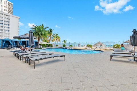 Condo in Sunny Isles Beach, Florida, 2 bedrooms  № 1868173 - photo 25