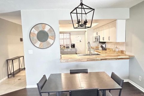 Condo in Stuart, Florida, 2 bedrooms  № 2186547 - photo 9