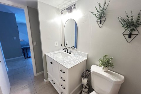 Condo in Stuart, Florida, 2 bedrooms  № 2186547 - photo 19