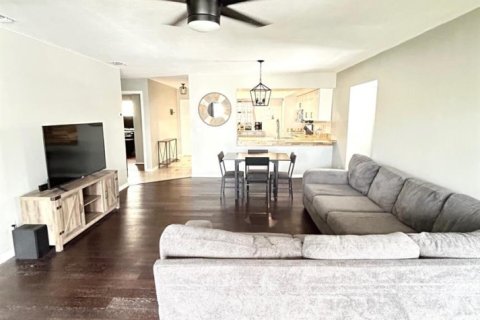 Condo in Stuart, Florida, 2 bedrooms  № 2186547 - photo 8