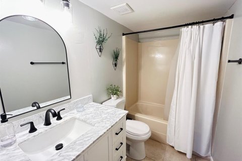 Condo in Stuart, Florida, 2 bedrooms  № 2186547 - photo 18