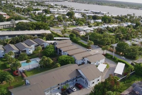 Condo in Stuart, Florida, 2 bedrooms  № 2186547 - photo 3